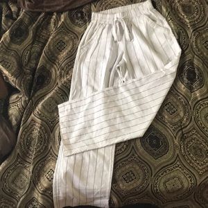 Gently worn, pockets, white + grey stripes. Slight flare, perf for long legs!